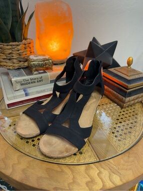 St. John’s Bay Black Cutout Wedge Sandals 7.5 Wide Memory Foam